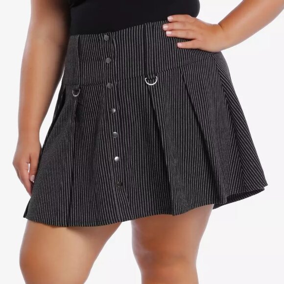 Hot Topic Pinstripe D-Ring Pleated Mini Skirt Plus Size size 2X - Picture 1 of 6